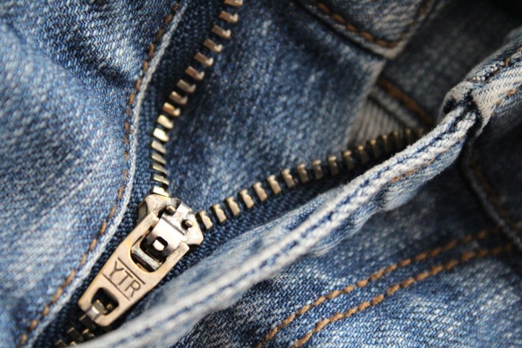 Hose mit Reißverschluss hinten – Ein außergewöhnlicher Trend