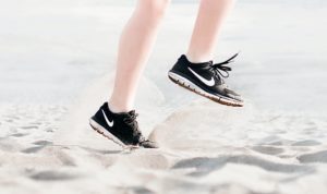 Laufschuhe-am-Strand